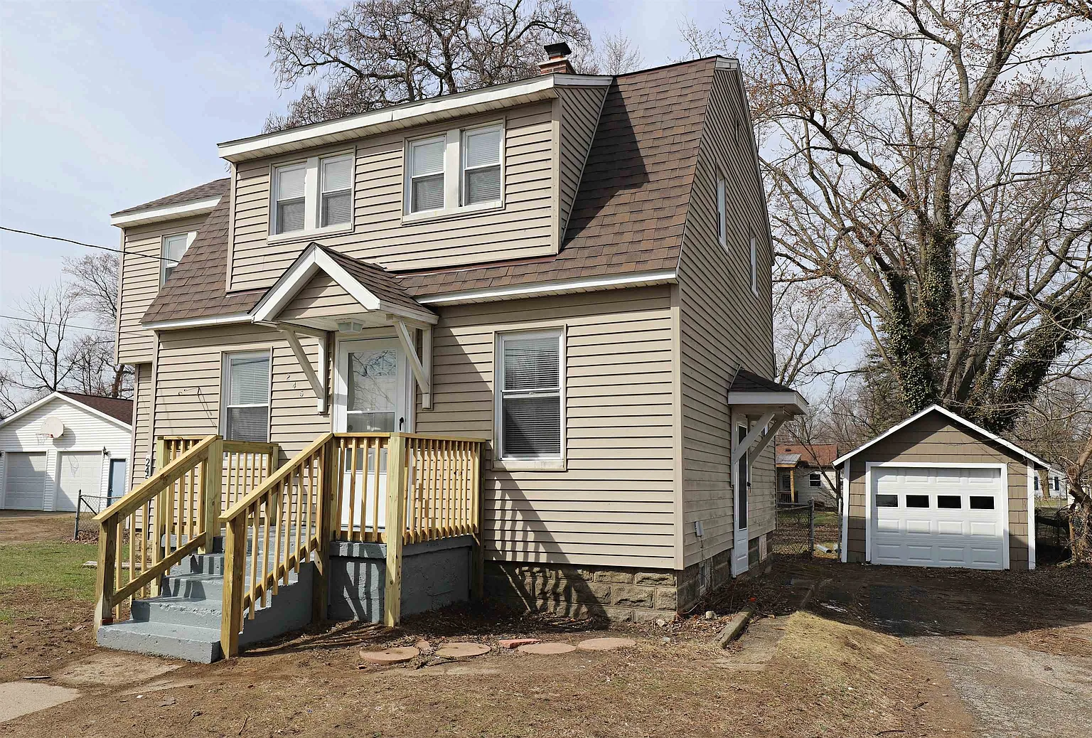245 N Saginaw St photo 1