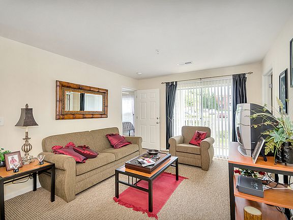 3rd image of 100 Yellowstone Dr #F3ed038e0