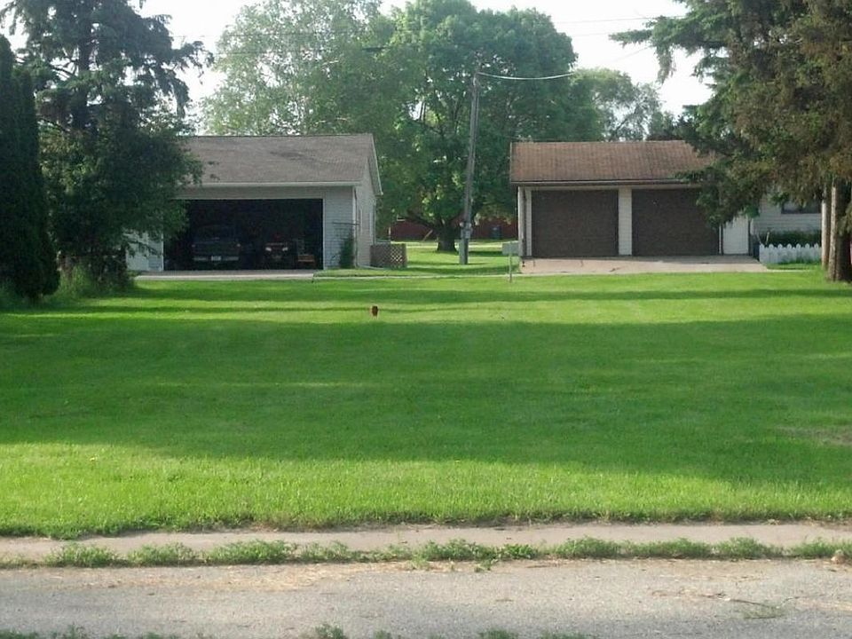 2nd image of 304 E Main St