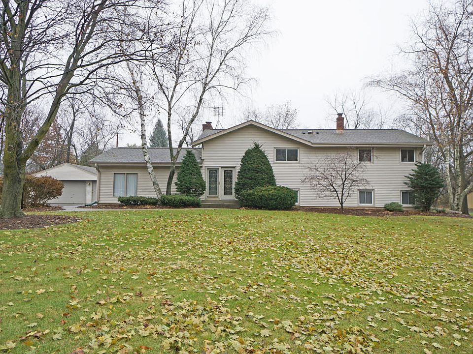 1st image of W222N7390 Willow View Dr