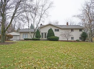 W222N7390 Willow View Dr, Lisbon, WI 53089