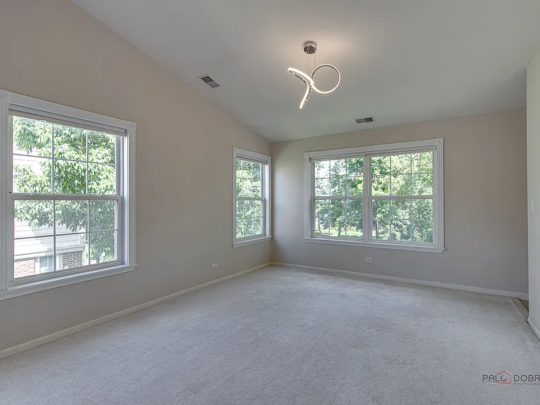 552 Saddlebrook Ln — Photo 10