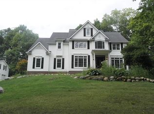 18880 Eastwood Dr, Chagrin Falls, OH 44023
