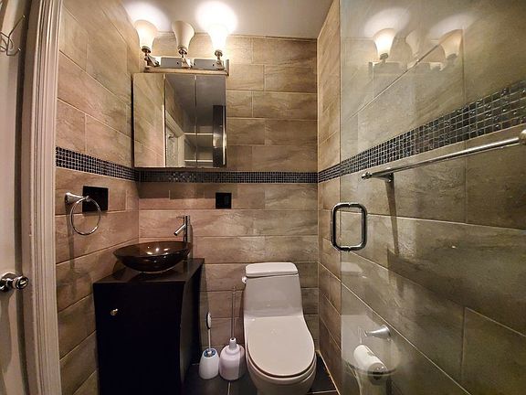 5th image of 6429 Admiral Ave #2