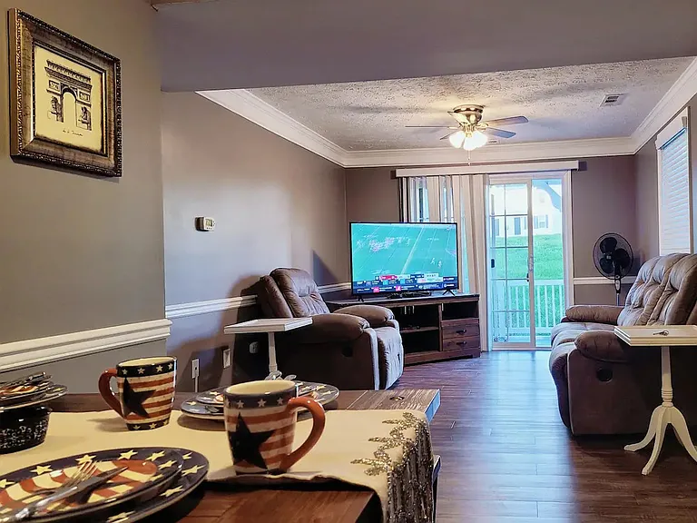 404 Bainbridge Ct #E2 — Photo 24