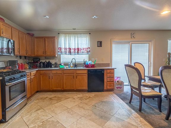 4th image of 1110 Royalblue Dr