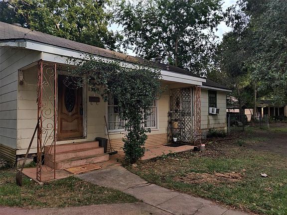 3rd image of 1305 S Beauregard St