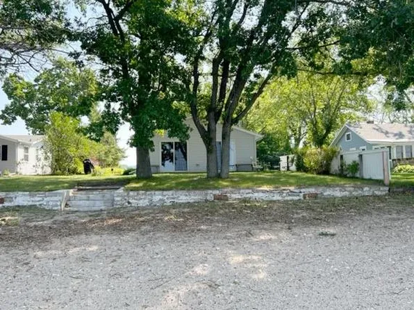 669 Sand Bar Beach Rd, Luxemburg, WI 54217