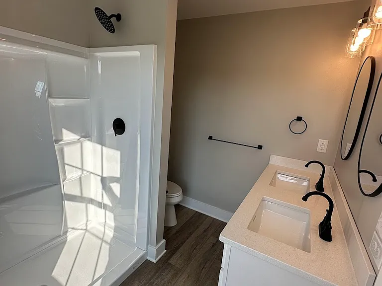 3rd floor - master full bathroom
