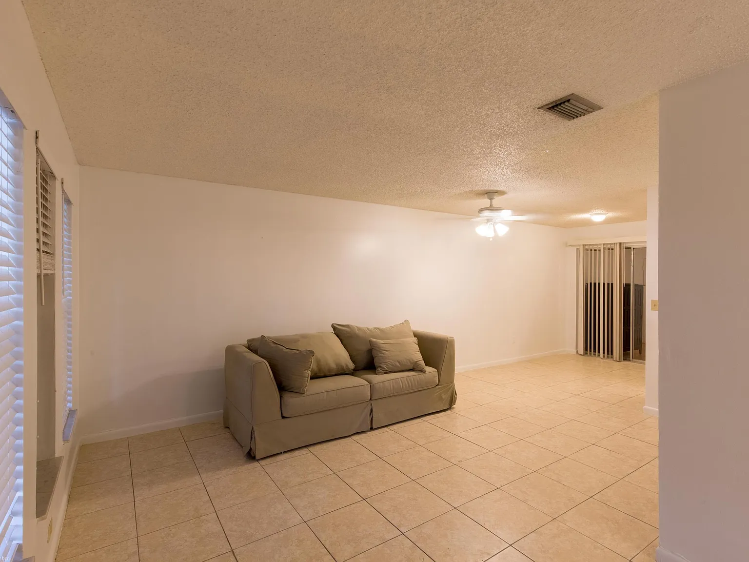 2 bed, 2.0 bath, 1100 sqft, $2,250 — Photo 2