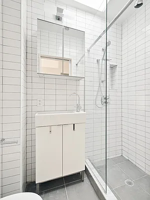 Rented by Veracity NYC LLC | media 30