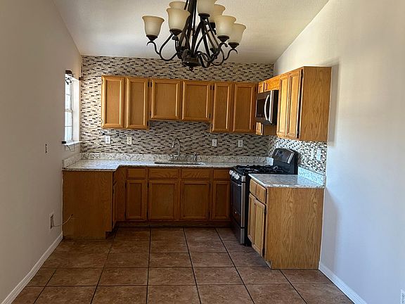 4th image of 3433 Waterside Dr