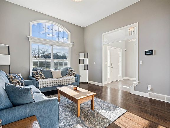 4th image of 138 Autumn Woods Dr NW