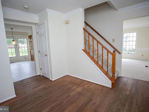 3rd image of 143 Rambling Rd
