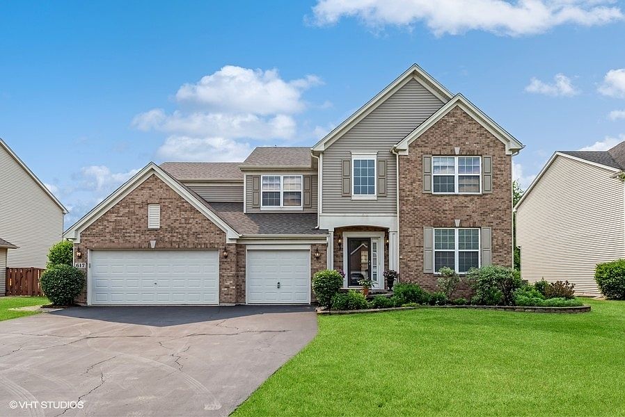1st image of 617 Versailles Dr