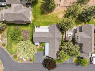 320 Split Rail Ln, Redmond, OR 97756