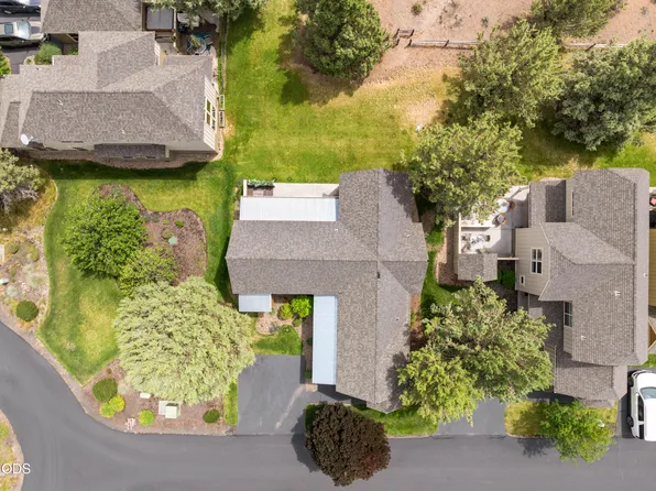 320 Split Rail Ln, Redmond, OR 97756