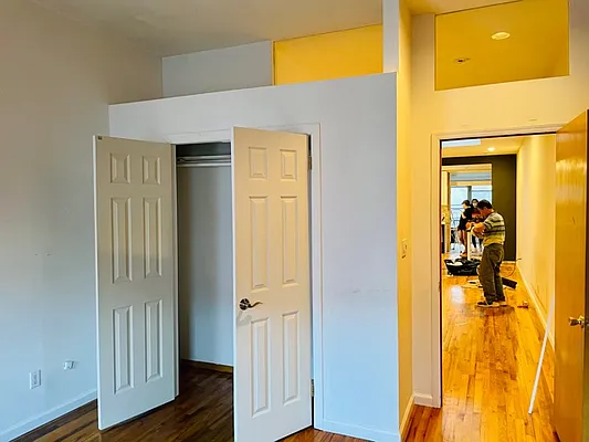 Rented by Bank Neary | media 31