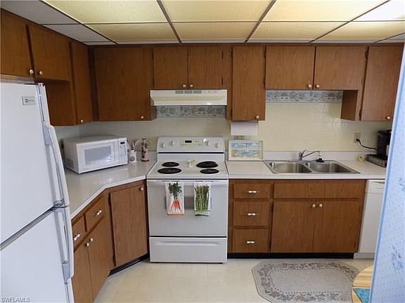 4th image of 6915 Edgewater Cir #4-A