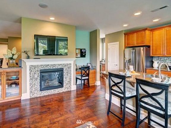 4th image of 8427 Orcas Loop NE