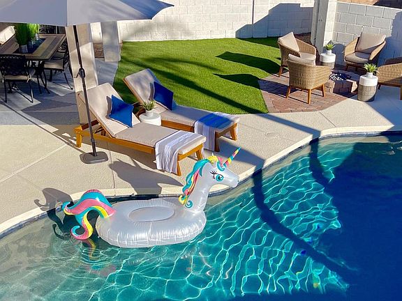 Quiet Outdoor Oasis: HEATED Pool, Hot Tub, Natural Gas Fire Pit