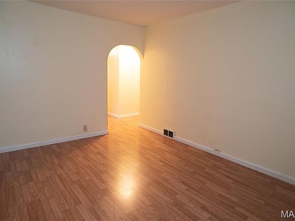 3rd image of 3241 Royalton Ave
