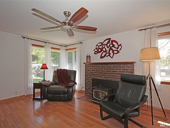 4th image of 20229 13th Ave S