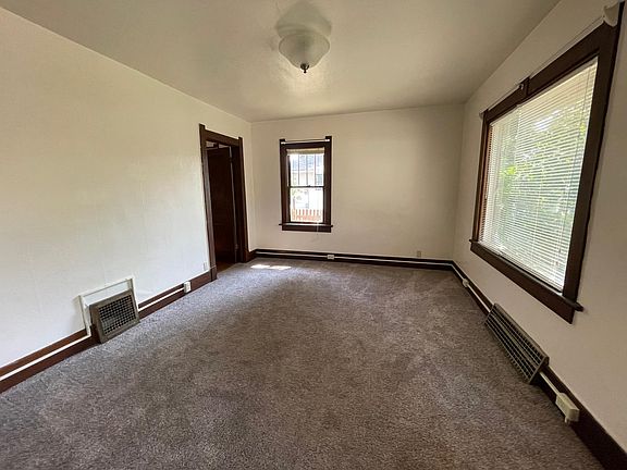 4th image of 615 1/2 E Clark St