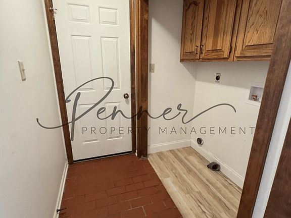 5th image of 625 NE Saint Andrews Cir