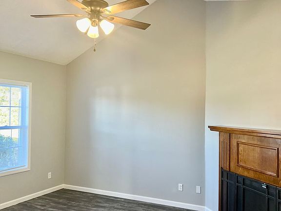 3rd image of 102 Smokey Ct