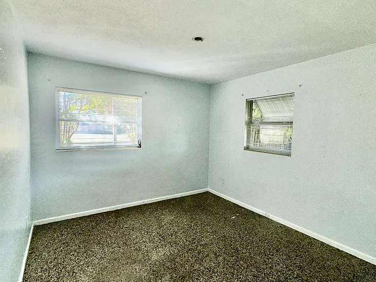 5807 Colchester Dr — Photo 6