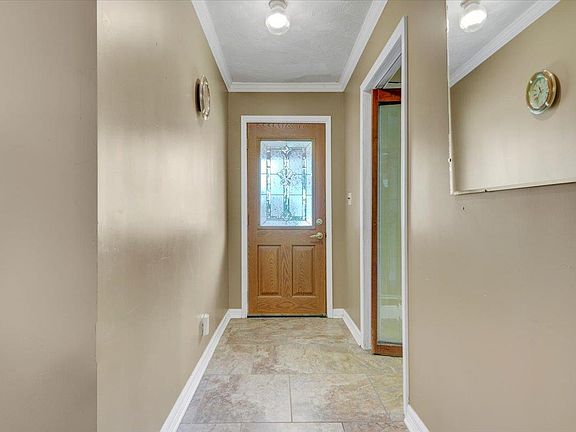 5th image of 2727 Smith St