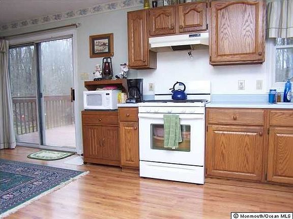 3rd image of 33 Magnolia Ave