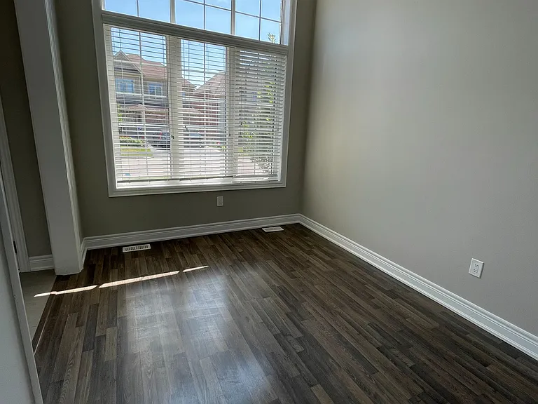 8 N Jericho Ave — Photo 4