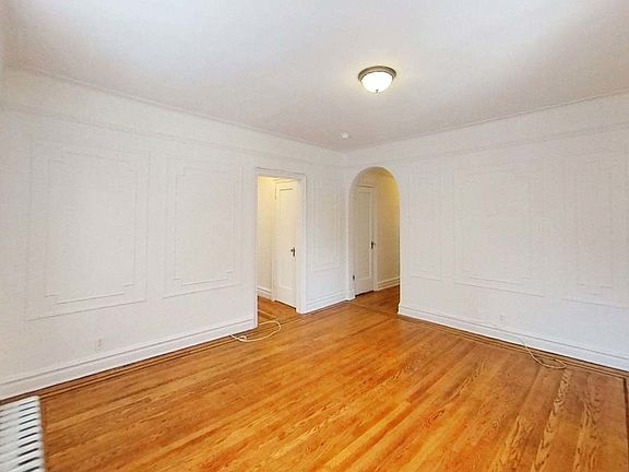 5th image of 32-79 30th St #1