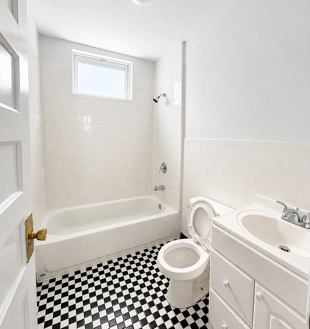 2 bed, 3200 sqft, $2,500 — Photo 1