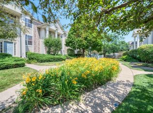 930 Summit Creek Dr, Shorewood, IL 60404