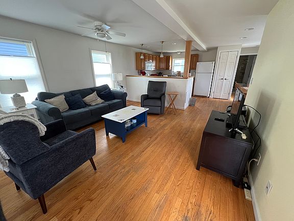 3rd image of 58 Bradford St
