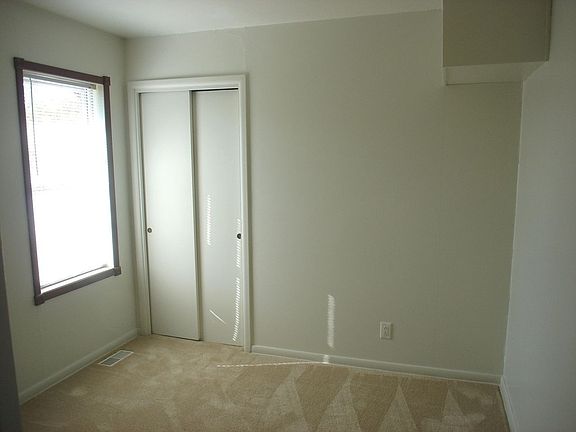5th image of 419 Oakdale Ave