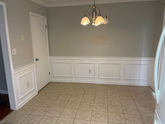 5th image of 1039B Carriage Dr
