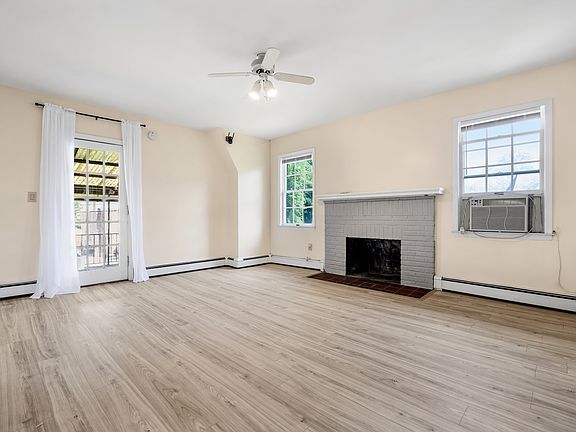 2nd image of 20 Spruce St Floor 2