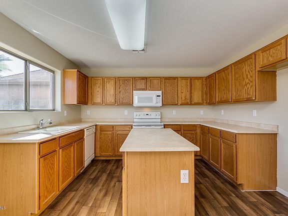 2nd image of 141 W Saddle Way