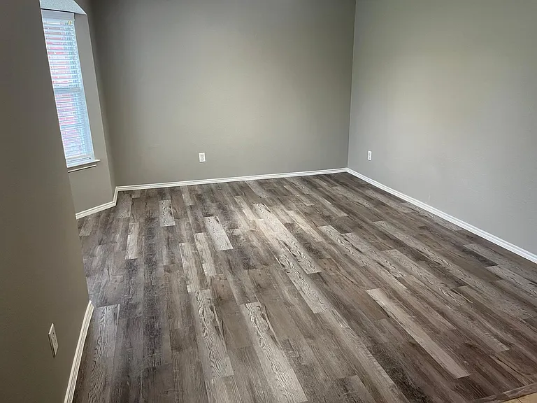 4405 Carriage Lane Cir — Photo 4
