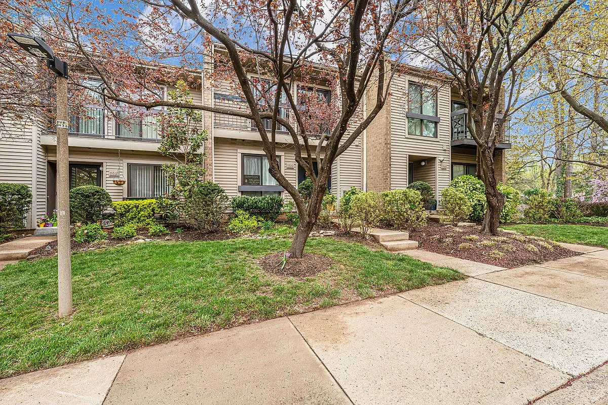3 bed, 2.5 bath, 1636 sqft, $3,200 — Photo 3