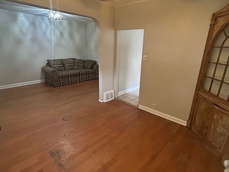 1st image of 2822 N Garfield St