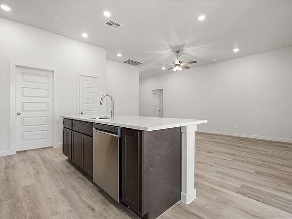 5th image of 2417 Bryan Ave