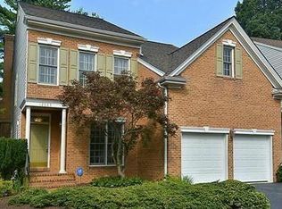 12005 Settle Ct, Fairfax, VA 22033