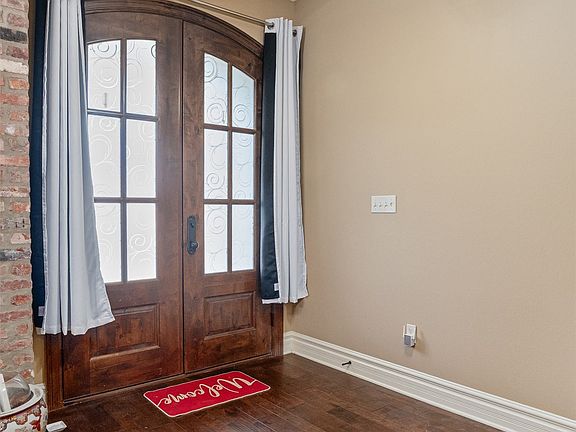 3rd image of 1071 Rochel Dr