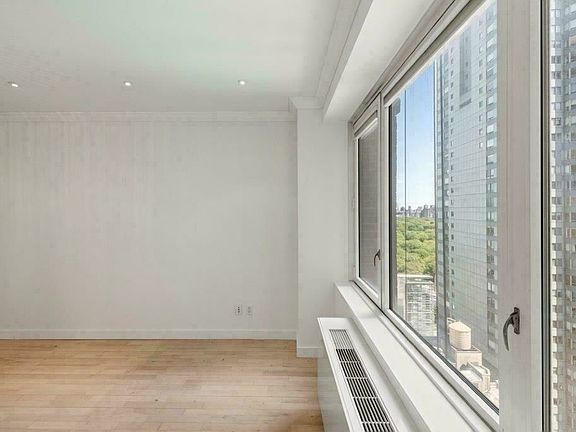 4th image of 322 W 57th St APT 36K