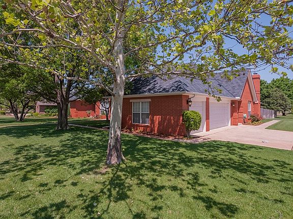 3rd image of 701 Glenlake Dr